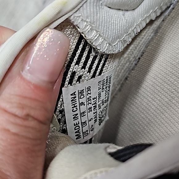Yeezys 350 Men's 6 1/2 - Picture 6 of 6